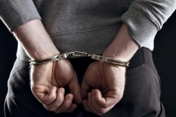 நாட்டிற்கு இறக்குமதி செய்யப்பட்ட வெளிநாட்டு சிகரெட்டுக்களுடன் ஐவர் கைது