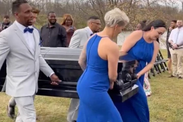 சவப்படியில் வந்த மணமகன்