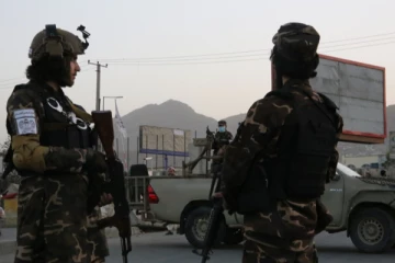 ஆப்கானில் இடம்பெற்ற கொடூர தாக்குதலில் 100 பேர் உடல் சிதறி  பலி