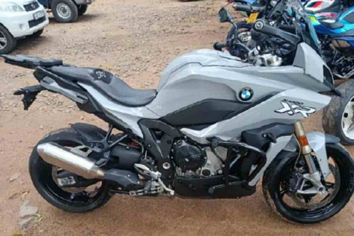பதிவு செய்யப்படாமல் ஐந்து அதிவேக மோட்டார் சைக்கிள்களுடன் சிக்கிய இளைஞர் | Suspect Arrested Five Unregistered Motorbikes