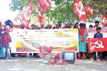 பழங்குடி இனச் சான்றிதழ் கேட்டு நூதன போராட்டம்