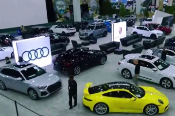 அமெரிக்காவில் நவீன மின்சார கார்களின் கண்காட்சி