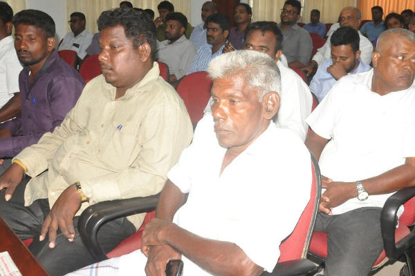யாழில் சட்டவிரோத தொழில்முறைகளை கட்டுப்படுத்த டக்ளஸ் புதிய நடவடிக்கை. | Fisher Man Issue Jaffna District Secretary Meeting