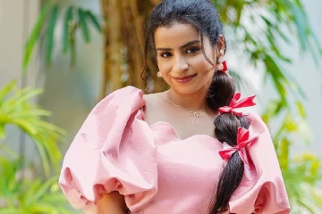 அட நம்ப சிவாங்கியா இது.. கியூட் உடையில் கண்கவரும் ஸ்டில்ஸ்