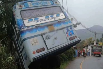 இன்று இடம்பெற்ற விபத்து; 13 பேர் வைத்தியசாலையில்