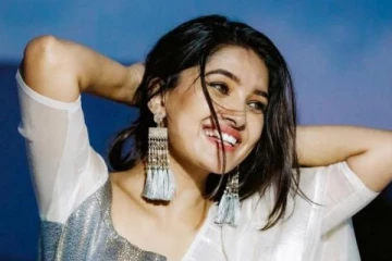 அந்த இடத்தில் குத்தியுள்ள டாட்டூவை காட்டிய நடிகை வாணி போஜன்.. நீங்களே பாருங்க