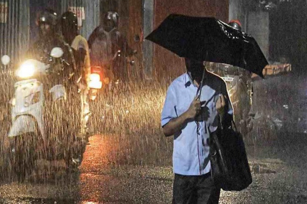 நாட்டின் பல்வேறு பகுதிகளில் அடைமழை - கொழும்பில் பல வீதிகளில் போக்குவரத்து நெரிசல் | Heavy Traffic Jam In Colombo