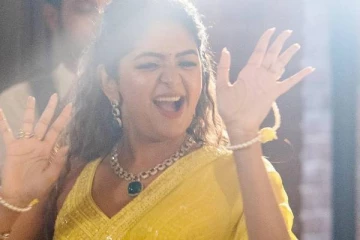 ஷங்கர் இரண்டாம் மகள் அதிதி-ஆ இது!! இப்படியொரு பார்வையில் மயக்கும் புகைப்படங்கள்..