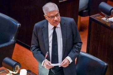 විපක්ෂයට බයේ ජනපති සභාවෙන් පිටව ගිය හැටි.