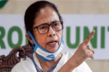 பாஜக சவாலை ஏற்ற மம்தா பேனர்ஜி.. நந்திகிராமில் வேட்பு மனு தாக்கல்