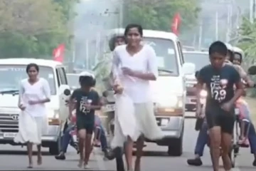 இலங்கையில் பெற்றோர்களை நெகிழ வைத்த இளம் தாய்