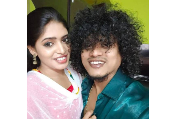 விஜய் டிவி புகழின் வருங்கால மனைவி.. ஜோடியாக வெளிவந்த புகைப்படம் | Pugazh With His Future Wife