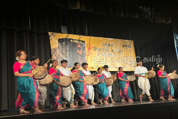 தமிழ் இலக்கியப்பரப்பில் புது முயற்சி: 25 எழுத்தாளர்களின் கூட்டுக்கனவு நனவாகியது | Uyirttatam 20 20 Novel Released