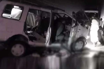 அதிகாலையில் இடம்பெற்ற கோரவிபத்து : நான்கு பேர் சம்பவ இடத்தில் பலி பலர் காயம் (படங்கள்)