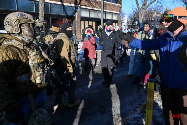 பற்றியெரியும் அமெரிக்க நகரம்... சட்ட அமலாக்க அதிகாரிகளால் சுட்டுக் கொல்லப்பட்ட நபர் | Minneapolis Man Shot By Federal Agents பற்றியெரியும் அமெரிக்க நகரம்... சட்ட அமலாக்க அதிகாரிகளால் சுட்டுக் கொல்லப்பட்ட நபர் | Minneapolis Man Shot By Federal Agents