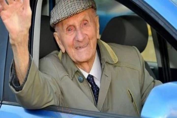 70 ஆண்டுகளாக ஓட்டுநர் உரிமம் இல்லாமல் தண்ணி காட்டிய முதியவர்; அதிர்ச்சியில் உறைந்த போலீசார்!