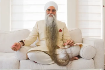 17 வயதில் தொடங்கிய முயற்சி! 8 அடி 3 அங்குல நீள தாடி வளர்த்து சாதனை படைத்த மனிதர்