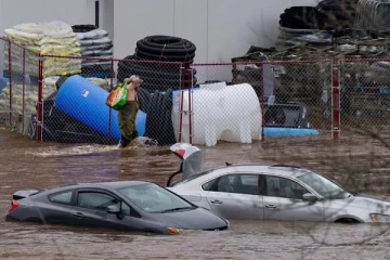 கனடாவில் 70,000 க்கும் மேற்பட்ட மக்கள் மின்சாரம் இல்லாமல் பாதிப்பு
