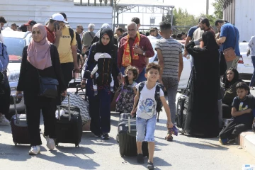 ரபா நகரில் இருந்து வெளியேற்றப்பட்ட நான்கரை லட்சம் பாலஸ்தீனியர்கள்