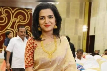 ஒற்றை புடவையில் 20 வயதைக் குறைத்த தொகுப்பாளினி டிடி; ரசிகர்களை சிலிர்க்க வைத்த வைரல் புகைப்படம்!