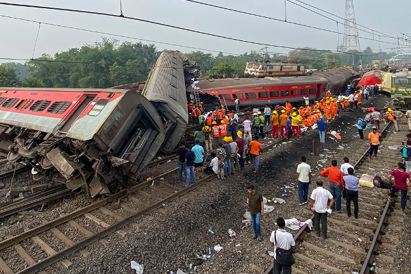 இந்தியாவை உலுக்கிய ரயில் விபத்து; மகனை கண்டுபிடிக்க உதவுங்கள்; தவிக்கும் தந்தை! | Train Accident That Shook India The Son Father