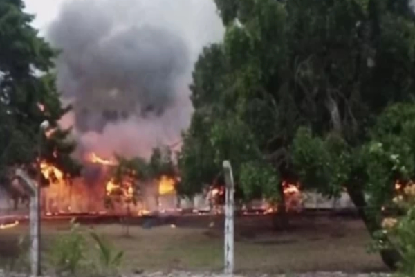பற்றி எரிந்த இராணுவ முகாம் - தமிழர் பகுதியில் சம்பவம்..! | Fire Broke Out In Army Camp Yesterday Evening