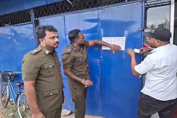 மட்டக்களப்பில் பிரபல ஹோட்டலுக்கு சீல்; அதிரடி காட்டிய அதிகாரிகள் | Uneatable Food Famous Hotel In Batticaloa Sealed