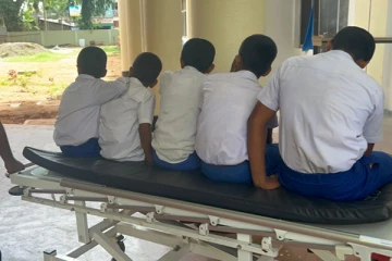 40க்கும் அதிகமான ஆசிரியர்கள் மற்றும் மாணவர்கள் வைத்தியசாலையில் அனுமதி