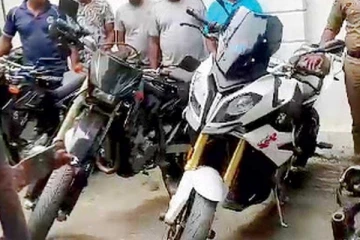 பொழுதுபோக்கிற்காக மோட்டார் சைக்கிள்களை ஓட்டிய 20 பேர் அதிரடியாக கைது