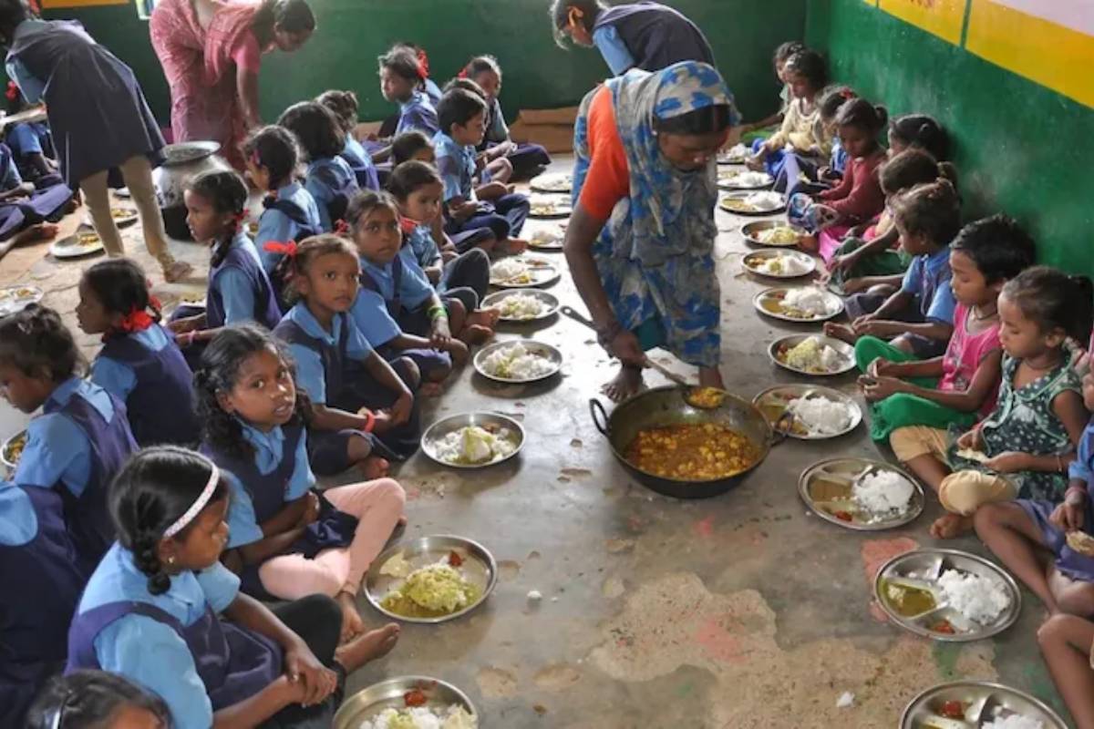 மாணவர்களுக்கு மதிய உணவுத் திட்டத்தில் முட்டை நீக்கம்- அரசு அறிவிப்பு | West Bengal School Midday Meal Egg Removal