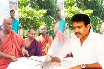 திருகோணமலையில் ஆளுநர் செந்தில் தொண்டமானுக்கு எதிராக களமிறங்கியுள்ள பௌத்த பிக்குகள்