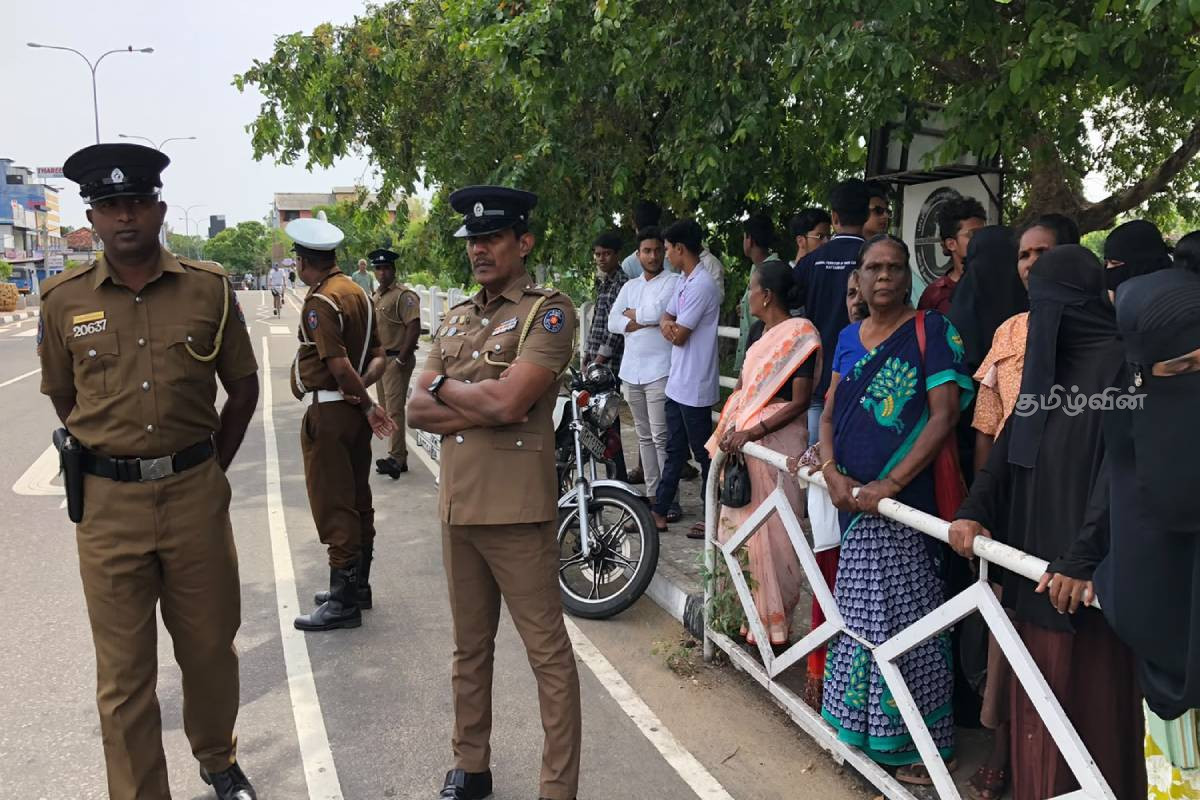 உயிர்த்த ஞாயிறு தாக்குதல்: விசாரணையை திசைத்திருப்ப முயற்சிக்கும் தேரர்கள் - வெடித்த போராட்டம் | Protest In Batticaloa Justice For Easter Attack உயிர்த்த ஞாயிறு தாக்குதல்: விசாரணையை திசைத்திருப்ப முயற்சிக்கும் தேரர்கள் - வெடித்த போராட்டம் | Protest In Batticaloa Justice For Easter Attack