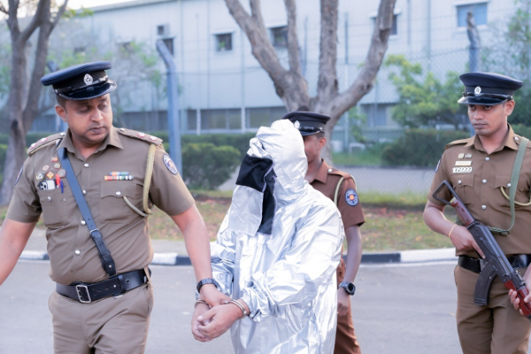 இலங்கைக்கு அழைத்து வரப்பட்ட டுபாயில் கைதான பாதாள உலக கும்பலைச் சேர்ந்த மூவர் | Sooty Malli An Underworld Gang Arrested In Dubai