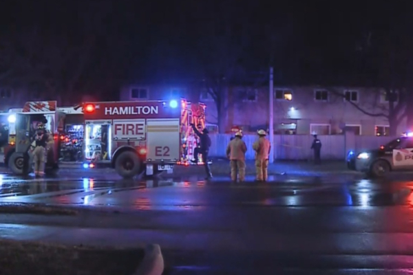 இரண்டு சிறார்கள் உட்பட நால்வர்... கனடாவில் துயர சம்பவம் | Hamilton Townhome Fire Four Dead