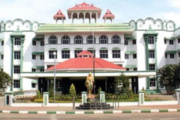 சும்மா கண்ணை மூடிக்கிட்டு இருக்க மாட்டோம்: சீறிய உயர்நீதிமன்றக் கிளை