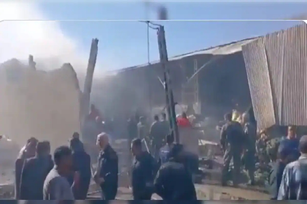 ஒரு வாரத்தில் இரண்டாவது சம்பவம் : ஈரானில் இராணுவ உலங்கு வானூர்தி விழுந்து நொருங்கியது | Iranian Military Helicopter Crashes Into Market