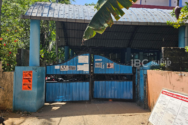 உயர் பாதுகாப்பு வலயம் ஆகியதா யாழ்.மோட்டார் போக்குவரத்து திணைக்களம்? | Jaffna Motor Traffic Department New Issue