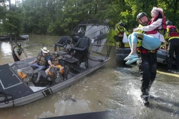 வெளிநாடொன்றில் வெள்ள அபாயத்தில் சிக்கிய 600 பேர் மீட்பு!