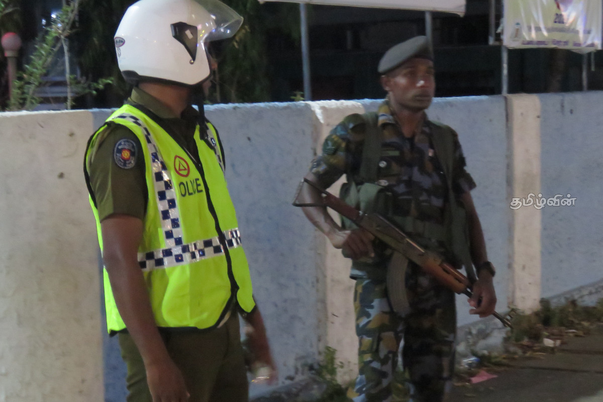 பலத்த பாதுகாப்புக்கு மத்தியில் சீயோன் தேவாலயத்தில் உயிர்த்த ஞாயிறு விசேட ஆராதனை | Easter Sunday Service Security At Zion Church பலத்த பாதுகாப்புக்கு மத்தியில் சீயோன் தேவாலயத்தில் உயிர்த்த ஞாயிறு விசேட ஆராதனை | Easter Sunday Service Security At Zion Church