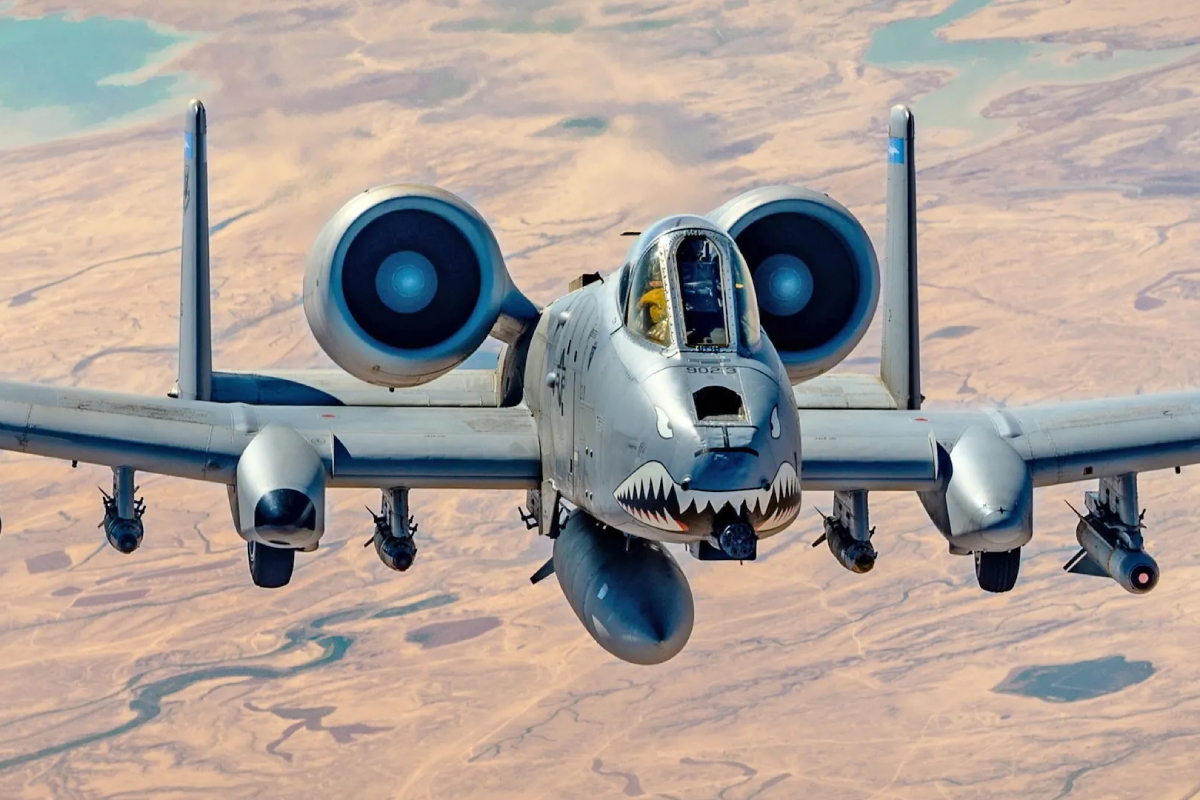 ஈரான் கடற்படைக்கு பேரிடியான அமெரிக்காவின் A-10 Warthog தாக்குதல் விமானம்! | Attack Aircraft A 10 Warthog Key Role In Iran War