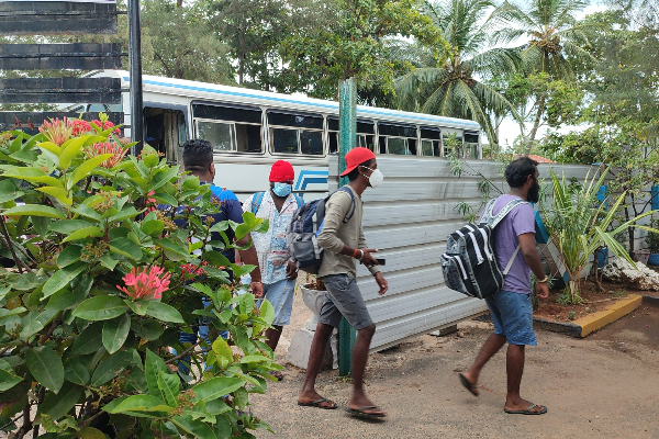 சட்டவிரோதமாக அவுஸ்திரேலியா செல்ல முற்பட்ட 64 பேர் கைது (Video) | 64 Arrested Trying To Cross Australia Illegally
