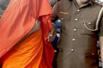 இரட்டை சகோதரர்களை தகாத முறைக்கு உட்படுத்திய பௌத்த பிக்கு