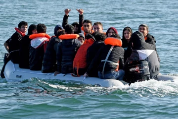 பிரிட்டனில் தஞ்சம் கோருவோர் தொடர்பில் பிரதமர் போறிஸ்  அதிரடி நடவடிக்கை !