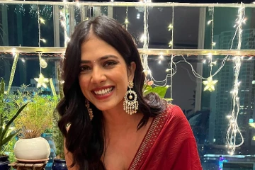 மச்சத்தை காட்ட இப்படி ஒரு போஸ்.. மாளவிகா மோகனன் போட்டோ வைரல்