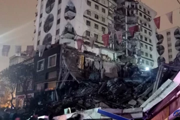 துருக்கி நிலநடுக்கத்தில் உயிரிழந்தோர் எண்ணிக்கை 1,300 ஆக அதிகரிப்பு!