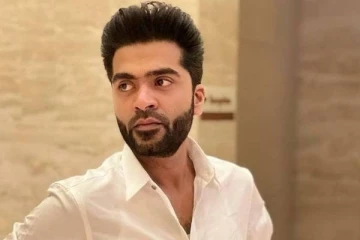 நடிகர் சிம்புவா இது, படப்பிடிப்பு எடுக்கப்பட்ட அவரது லேட்டஸ்ட் லுக்- செம ஸ்மார்ட்