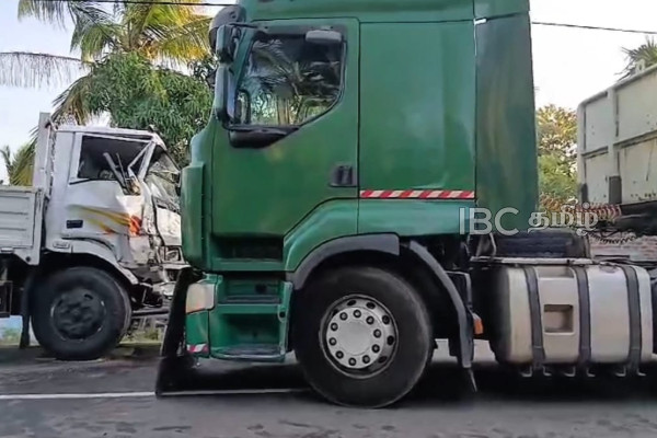 திருகோணமலையில் இரு வாகனங்கள் ஒன்றோடு ஒன்று மோதி விபத்து | Accident In Trincomalee After Two Vehicles Collide