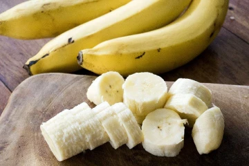 தினமும் இரவில் உறங்குவதற்கு முன்பு வாழைப்பழம் சாப்பிடுவது இப்படி ஒரு சிக்கலை ஏற்படுத்துமா? அவசியம் தெரிந்து கொள்ளுங்கள்