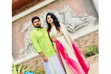 ரோஜா சீரியல் நடிகையின் காதலர் இவர் தானா.. காதல் பதிவை வெளியிட்ட சப்ரைஸ் கொடுத்த நடிகை