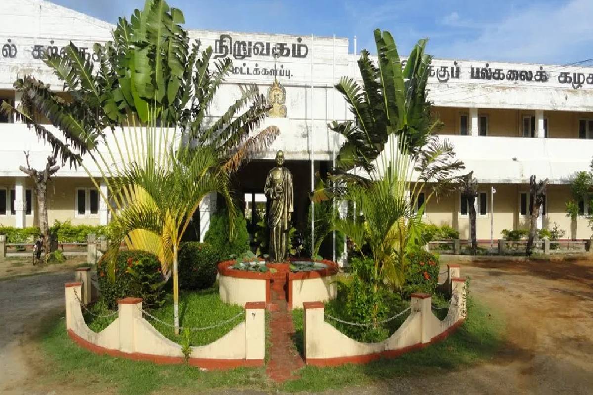 கிழக்கு பல்கலைக்கழக விடுதியில் அதிர்ச்சி சம்பவம்: மாணவி உயிரிழப்பு- சக மாணவிகள் மருத்துவமனையில்.. | Student Dies At Eastern University Hostel கிழக்கு பல்கலைக்கழக விடுதியில் அதிர்ச்சி சம்பவம்: மாணவி உயிரிழப்பு- சக மாணவிகள் மருத்துவமனையில்.. | Student Dies At Eastern University Hostel